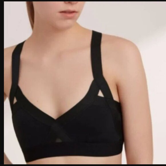 Aritzia Community Rasa Black Sports Bra Activewear Athletic Yoga Gym Workout - Picture 1 of 7